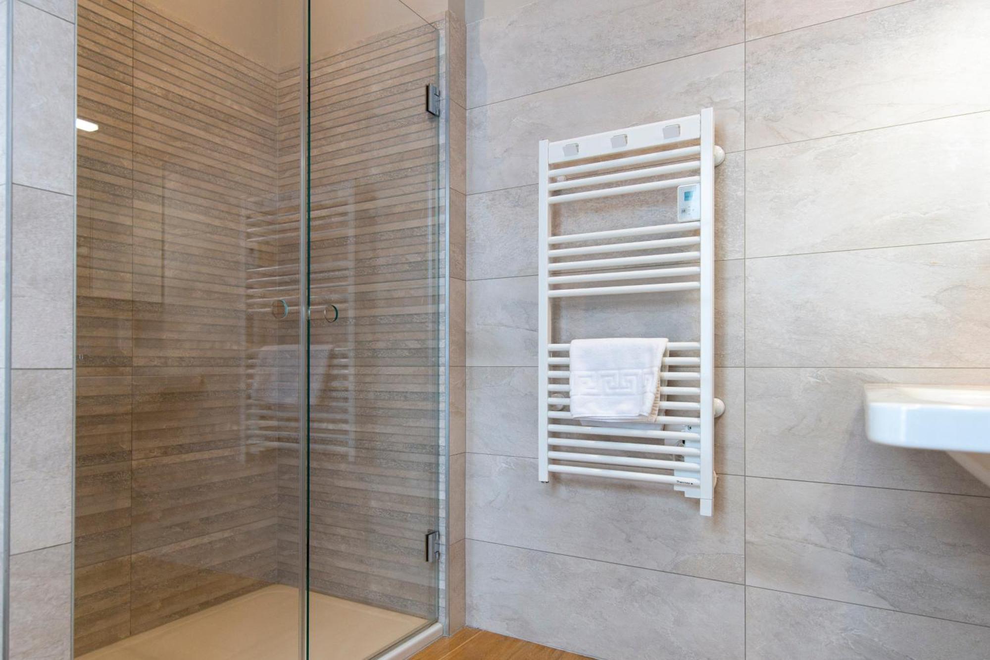 Escale Rochelaise, Gite Urbain Avec Spa Bain Nordique Et Sauna Tonneau Ла Рошел Екстериор снимка
