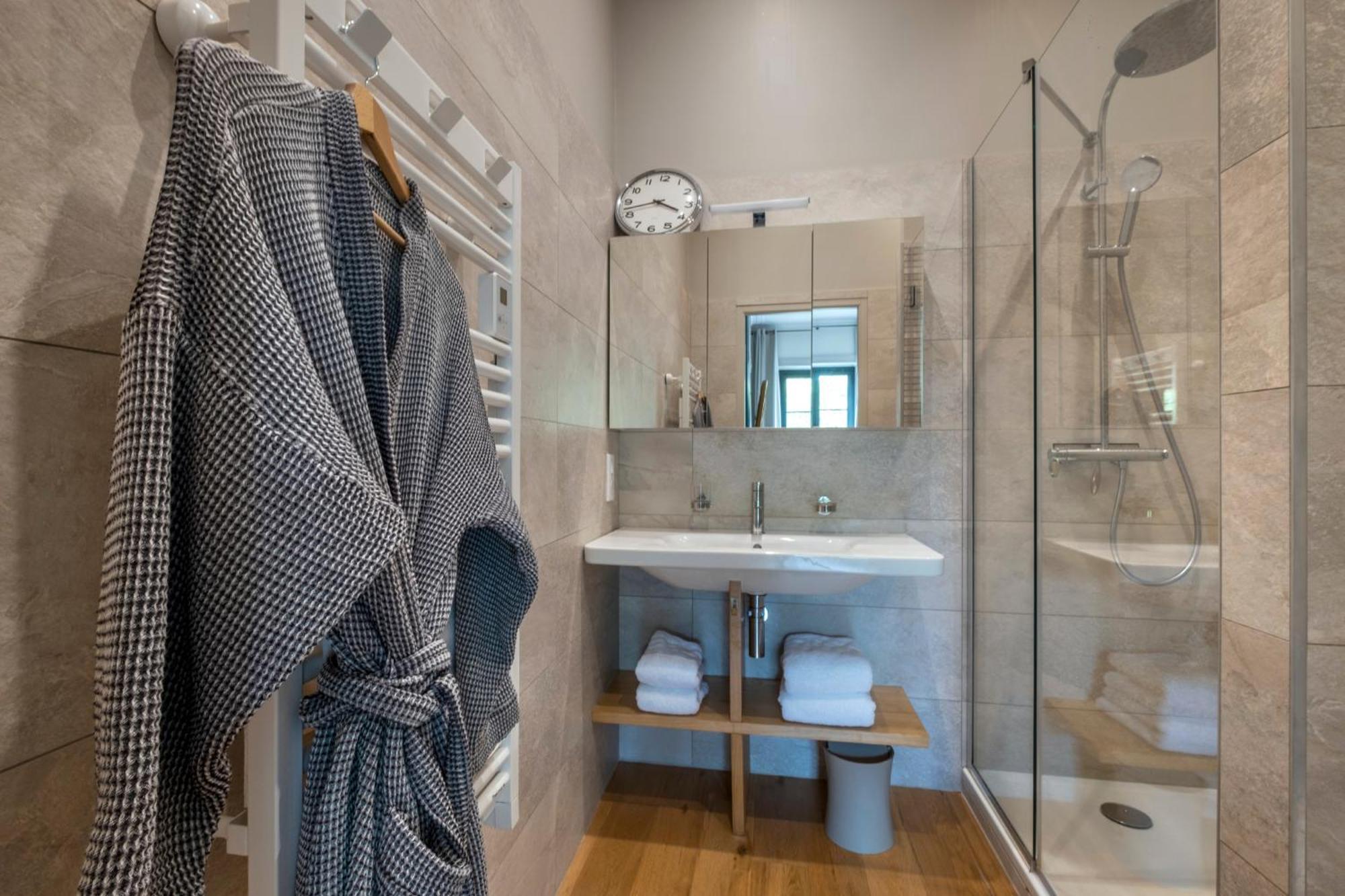 Escale Rochelaise, Gite Urbain Avec Spa Bain Nordique Et Sauna Tonneau Ла Рошел Екстериор снимка