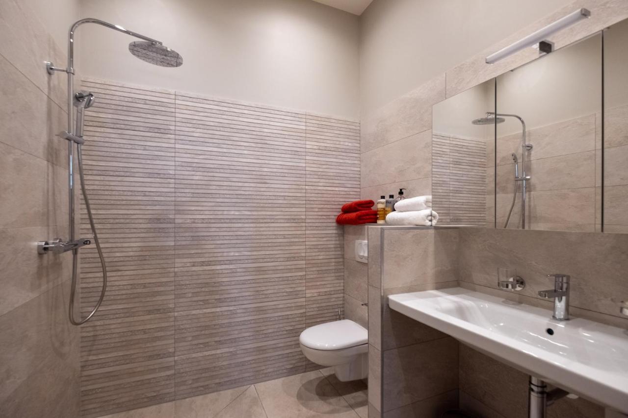 Escale Rochelaise, Gite Urbain Avec Spa Bain Nordique Et Sauna Tonneau Ла Рошел Екстериор снимка
